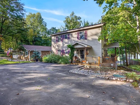 8665 N Island Dr #2, Stanwood, MI 49346