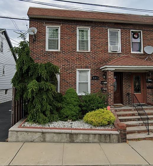 1st image of 301 Lincoln Ave #1