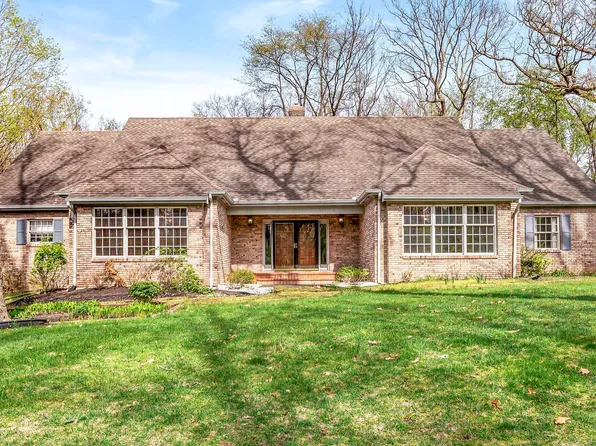 2239 Topswood Ln, South Bend, IN 46614