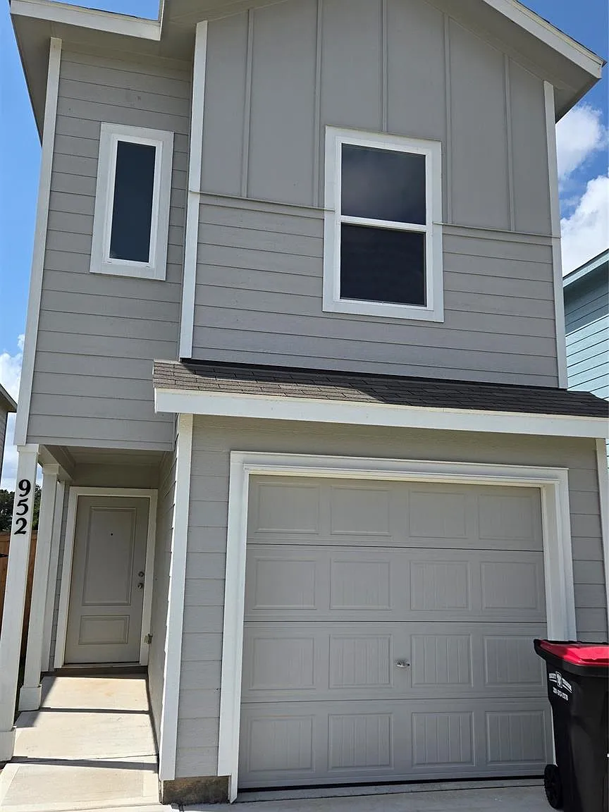 4 bed, 2.5 bath, 1535 sqft, $1,700 — Photo 1