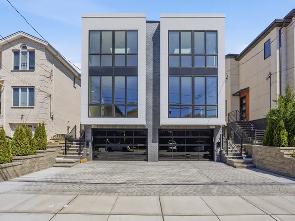 211 E Harriet Ave #A, Palisades Park, NJ 07650