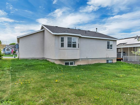 3rd image of 1118 N Ridge Ct