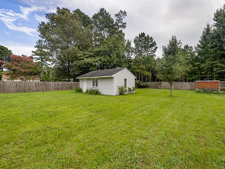 1104 Washington Dr — Photo 35