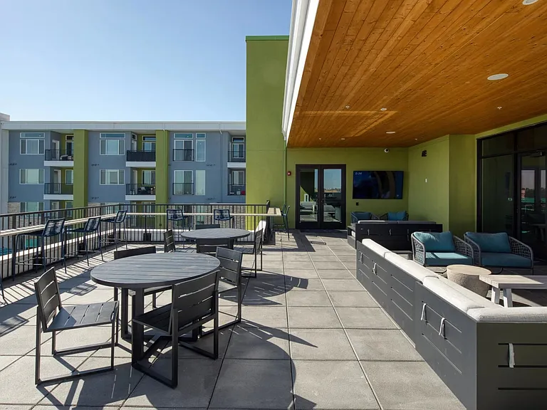 Zeta Apartments — Photo 23