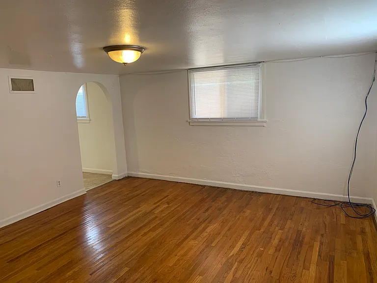 325 Gooding St N #1 — Photo 3