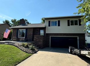 1813 Del Oso Dr, Emporia, KS 66801