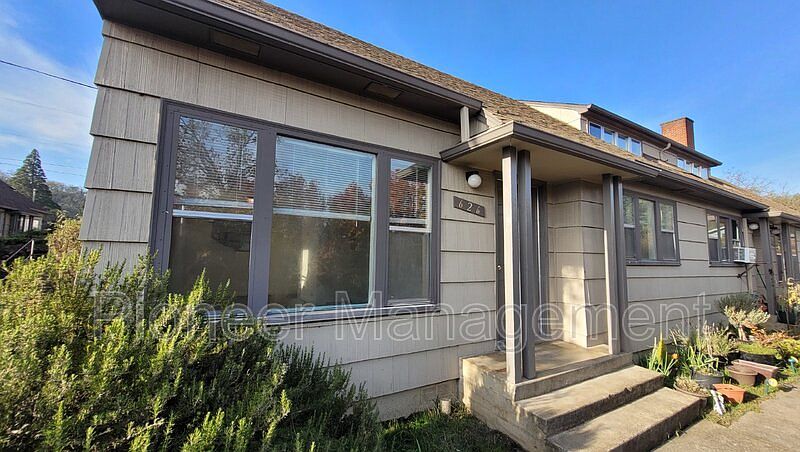 1st image of 626 NE Polk St