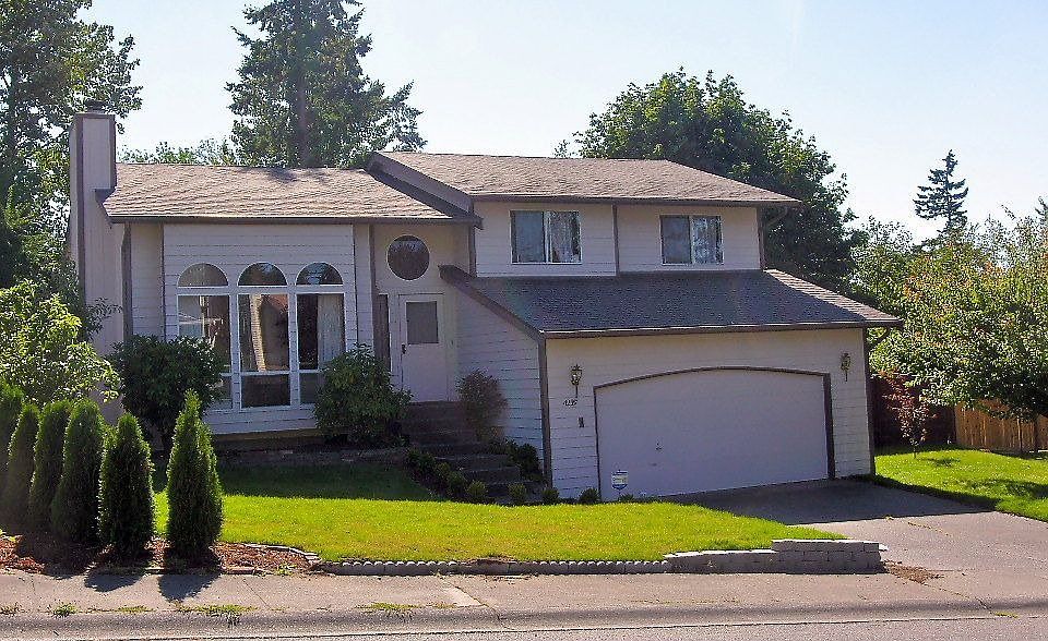 Huge .28 acre lot with nice landscaping. Home is 1830 roomy sf.