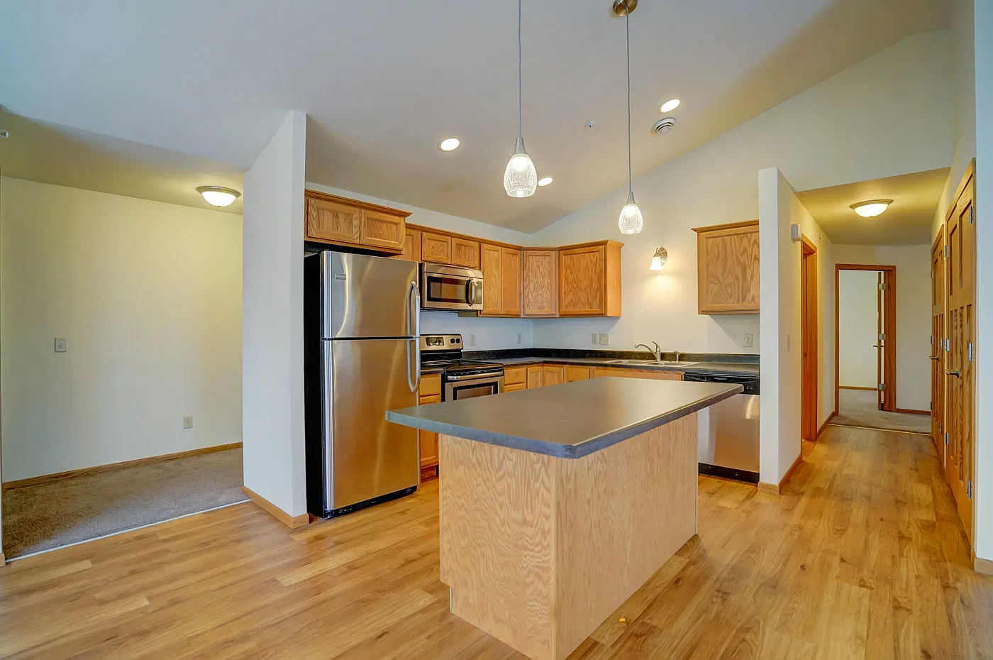 3 bed, 1450 sqft, $2,299 — Photo 2