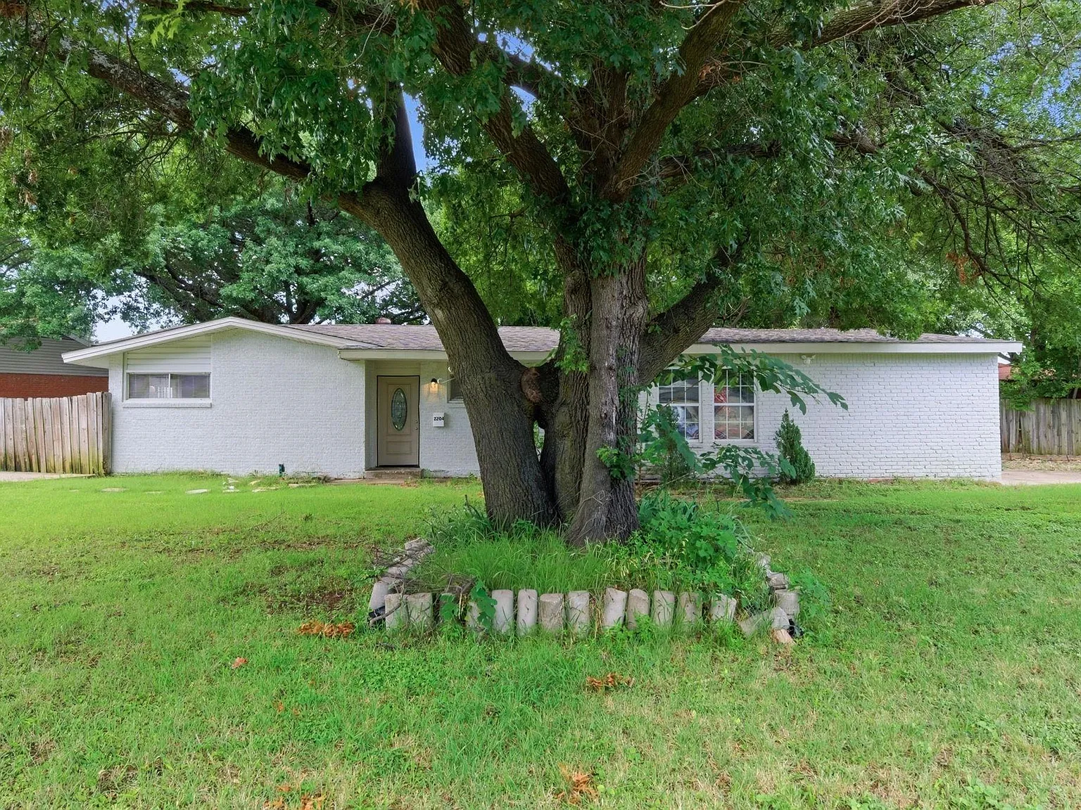 4 bed, 1607 sqft, $2,400 — Photo 2