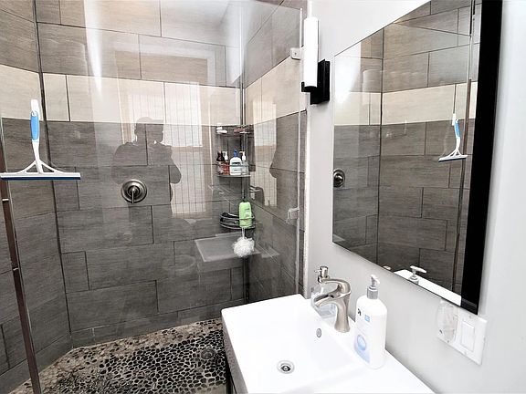 3rd image of 2222 W Taylor St APT 3R