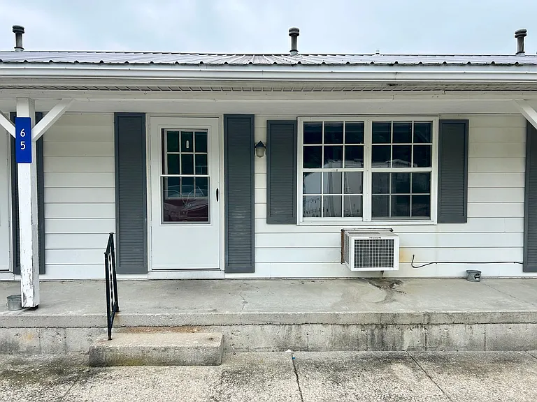 65 Sunset Dr — Photo 1