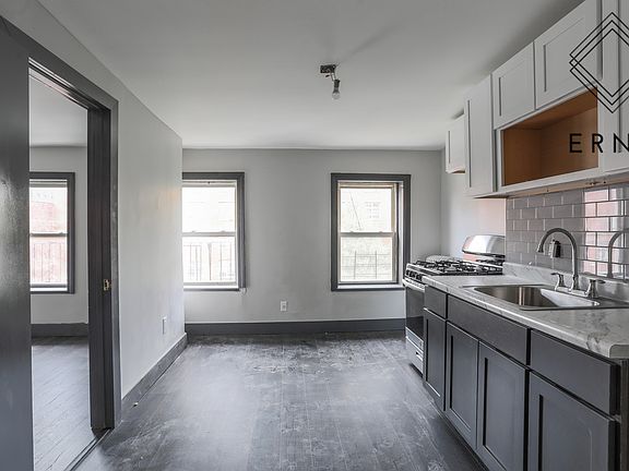 4th image of 105 Vernon Ave #2E