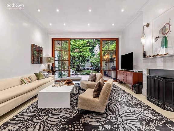 2nd image of 25 W 11th St