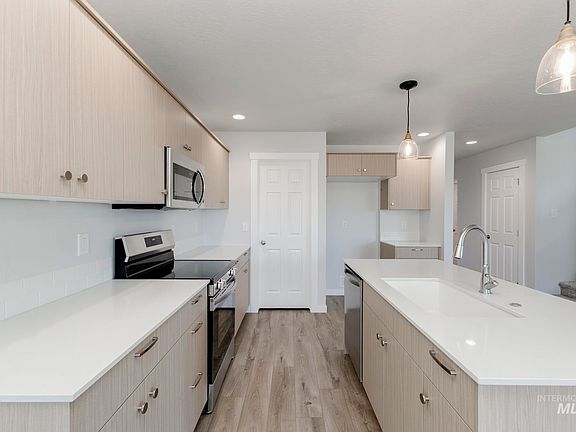 6th image of this home