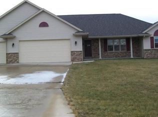 2166 Garden Grove Ln, Green Bay, WI 54311