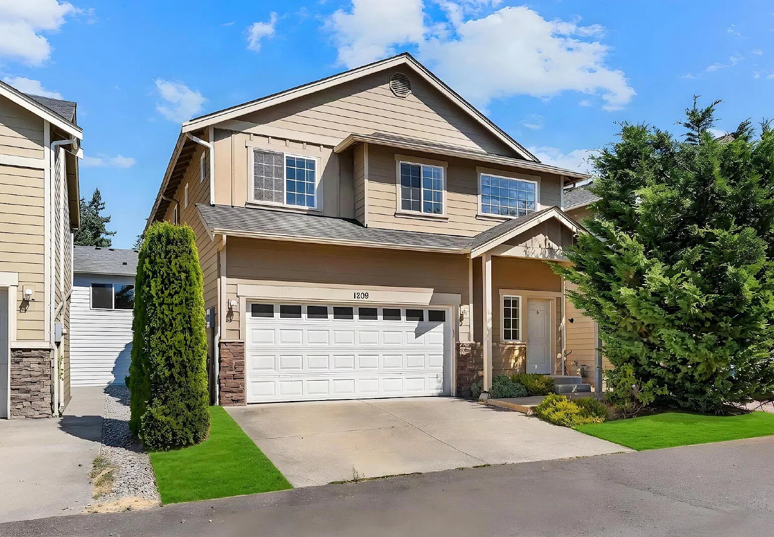 Beautiful 3-Bedroom Home in a Peaceful Lynnwood Cul-de-Sac! — Photo 1