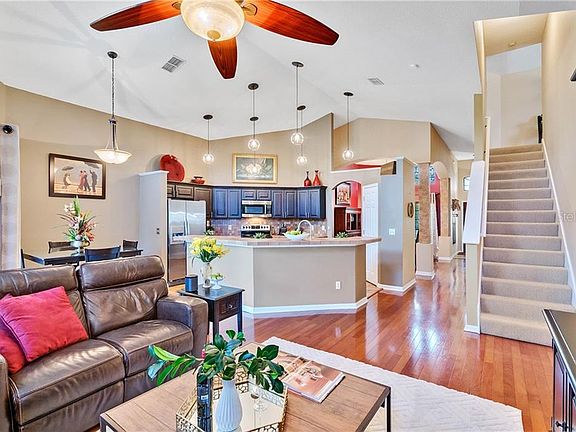 4th image of 901 Oak Chase Dr