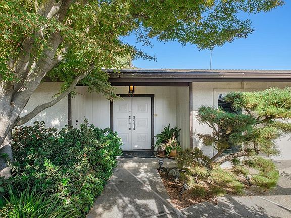 3rd image of 2474 Country Club Ln