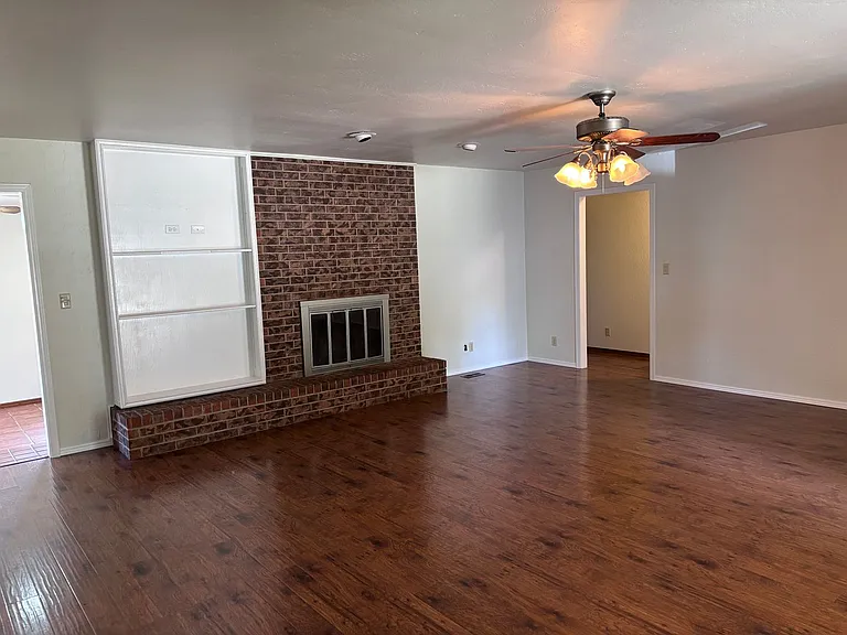 802 Amity Ln — Photo 6