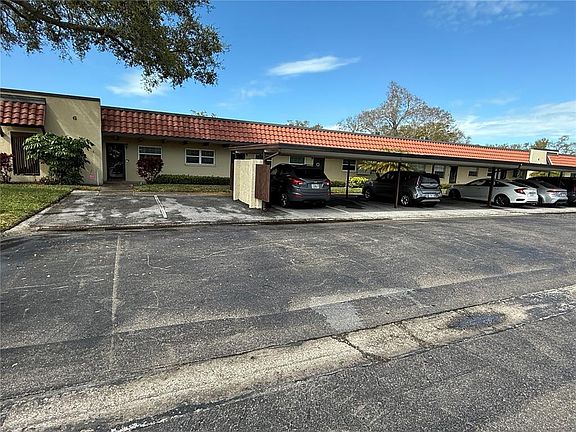 5th image of 1701 Pinehurst Rd APT 6A