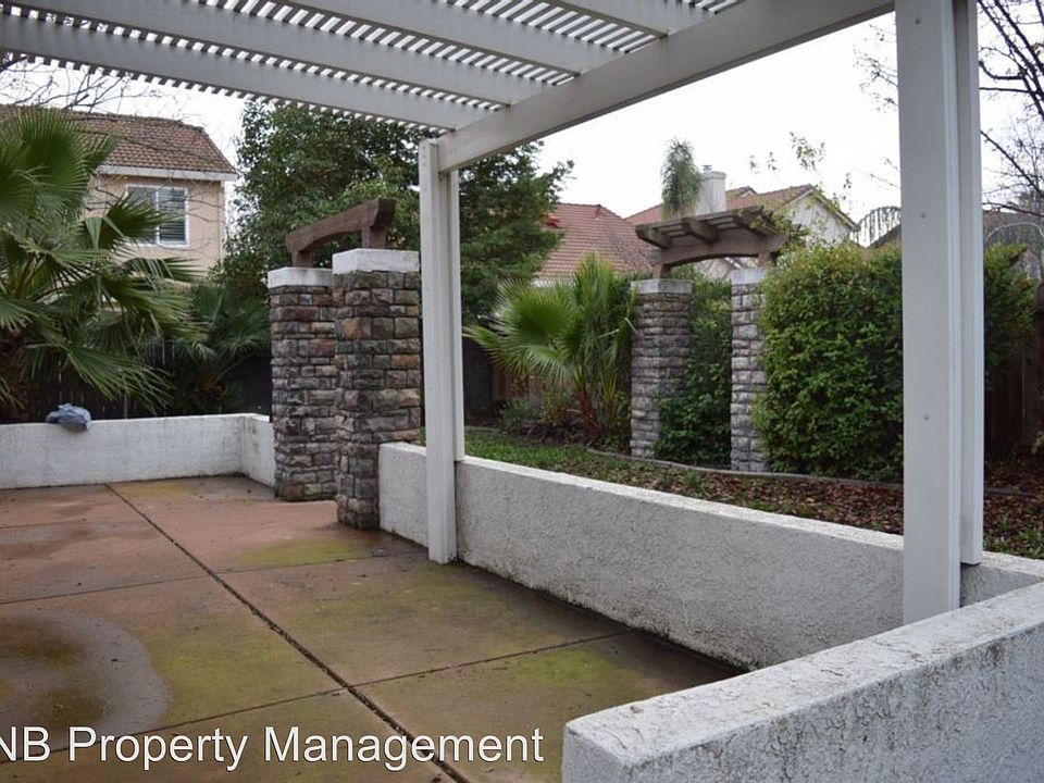 2nd image of 4951 Crest Dr