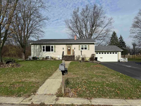 858 W 8th St, Rochester, IN 46975