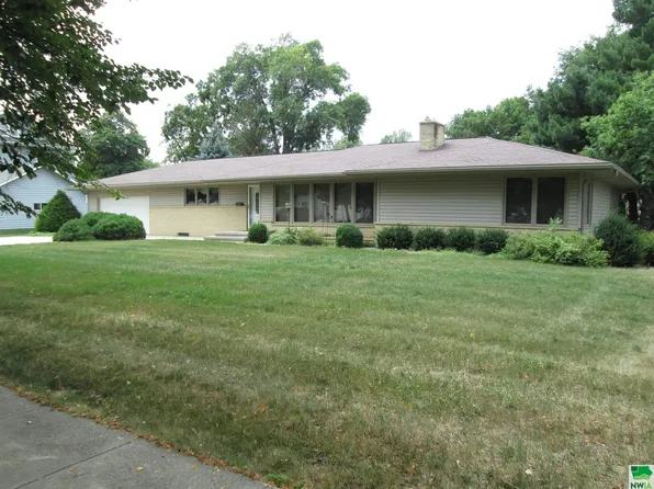 315 N Main St, Paullina, IA 51046