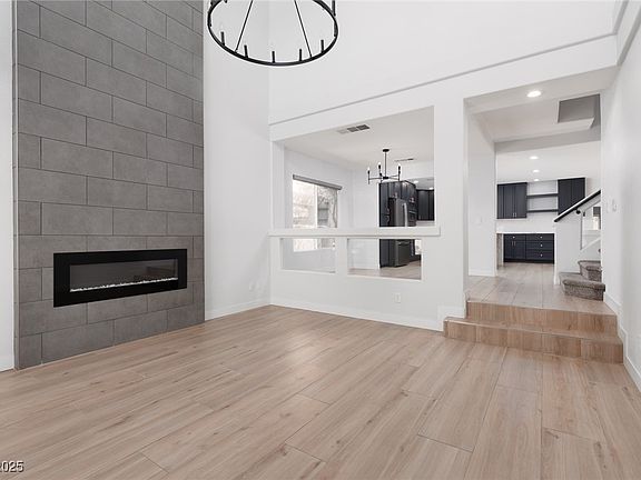 3rd image of 10986 Fintry Hills St