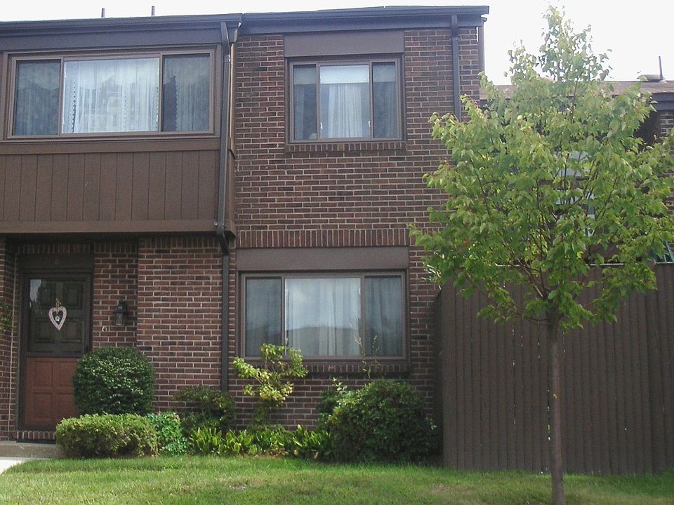 1st image of 8 Laurelwood Dr