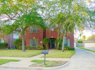8211 Falling Water Ct, Sugar Land, TX 77478