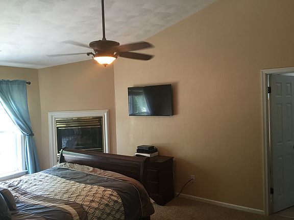 4th image of 3001 Persimmon Ct