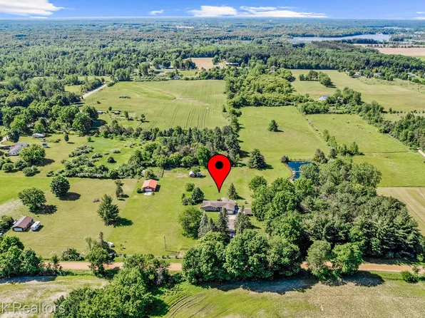 4067 W Barnes Lake Rd, Columbiaville, MI 48421