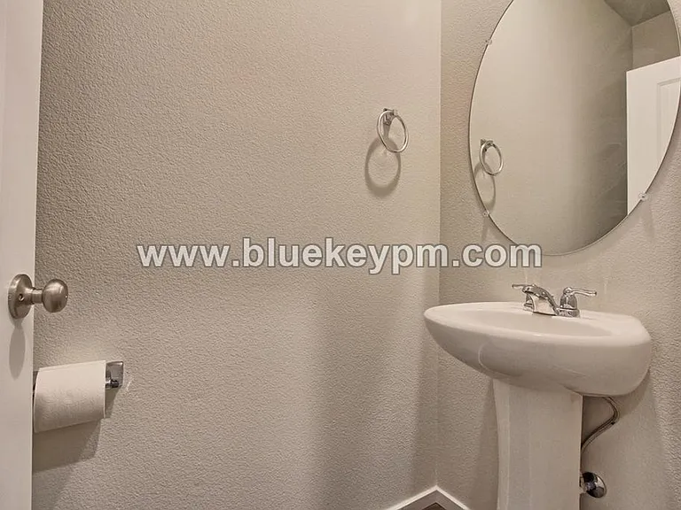 5808 NE 80th Ct — Photo 7