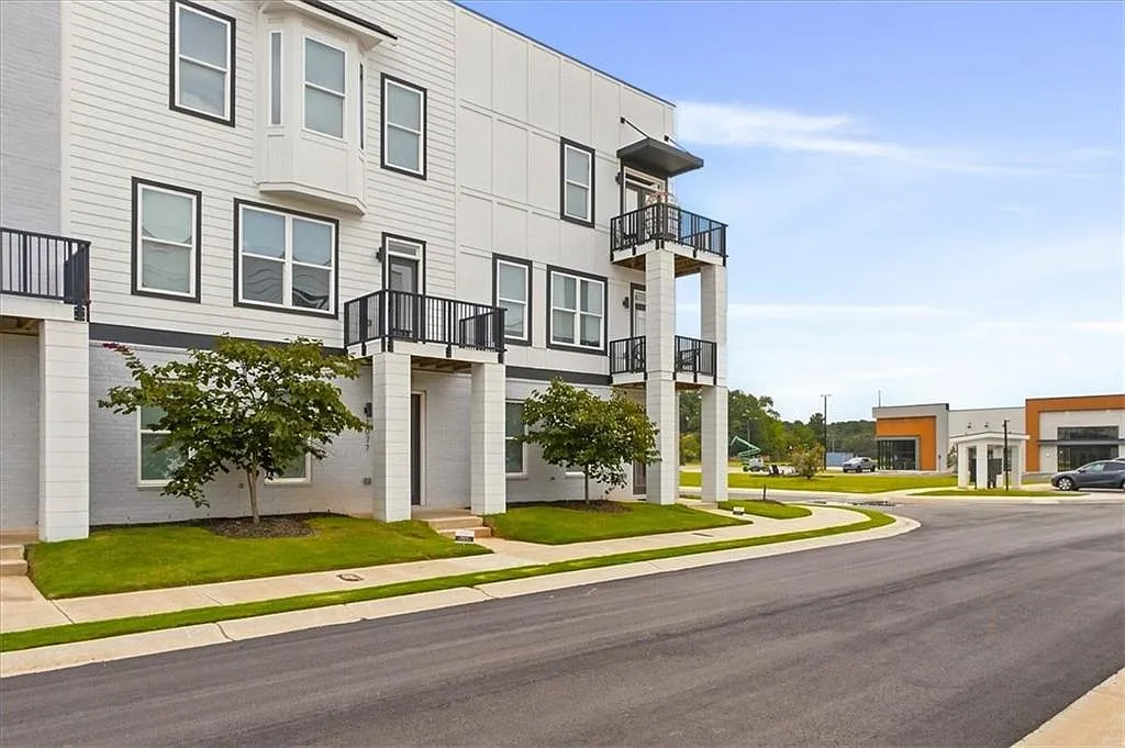 3 bed, 3.5 bath, 2250 sqft, $3,650 — Photo 3