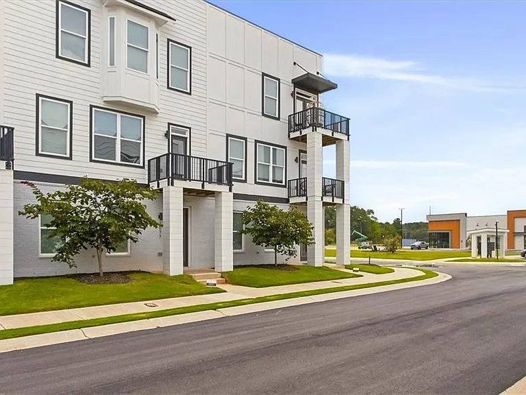 1077 Glen Opal Dr — Photo 3
