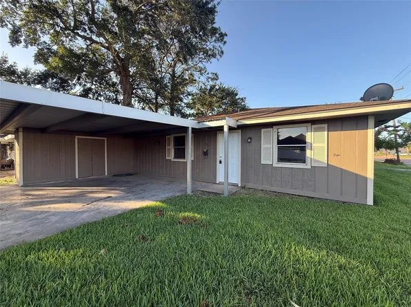 104 S 5th St, Nederland, TX 77627
