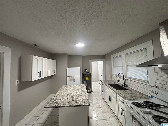 4th image of 7736 Division Ave