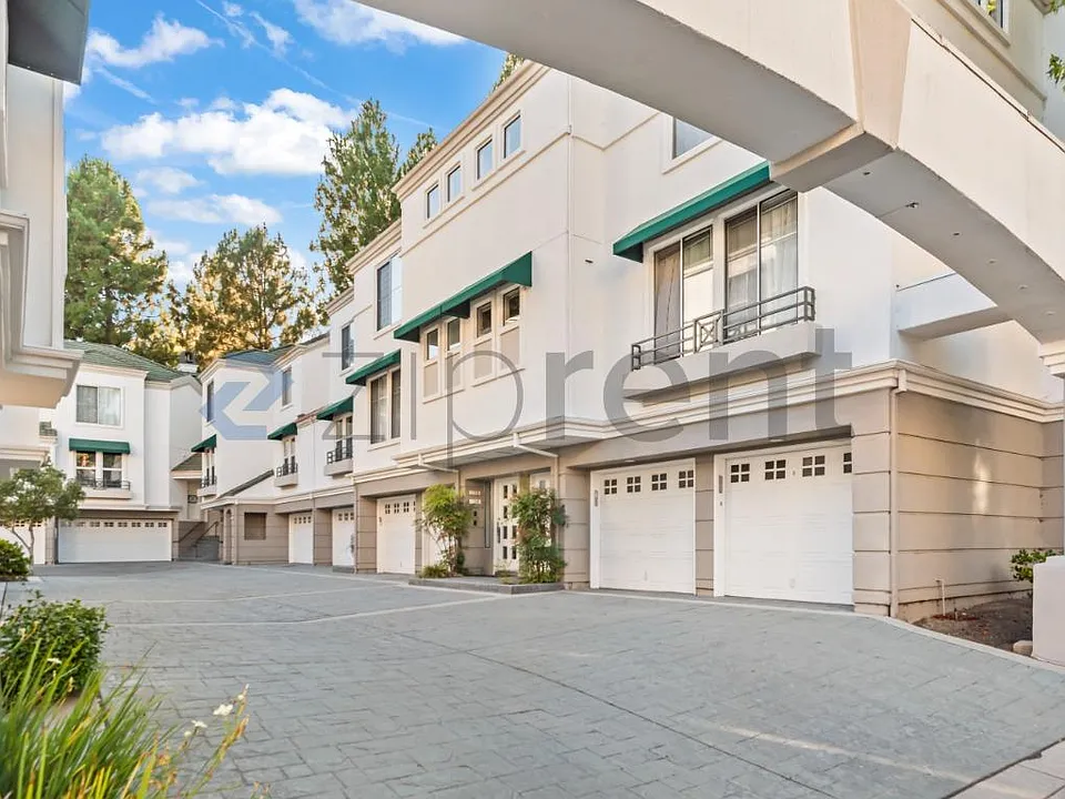 440 Navaro Pl #219