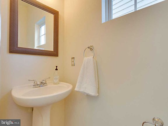 5th image of 8827 Carpenters Hall Dr