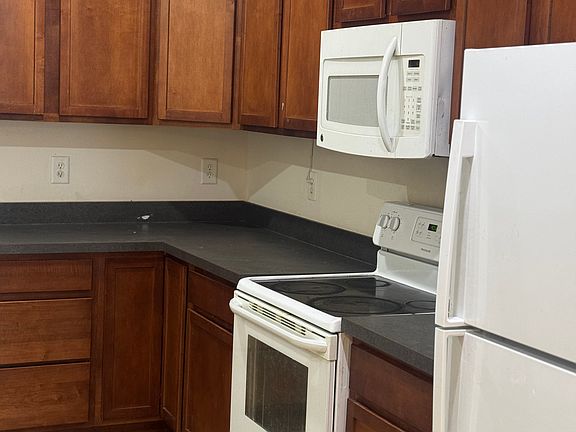 5th image of 112 Court Yard Ln