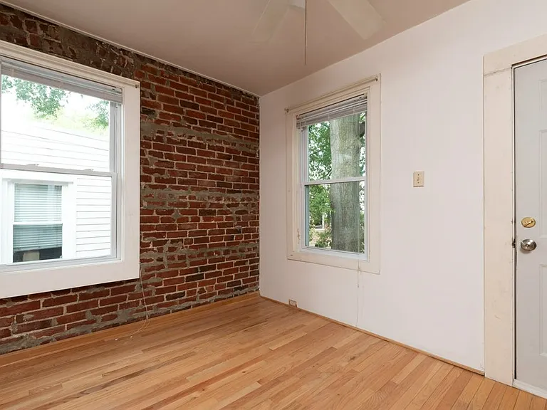 1239 W Cary St #2 — Photo 16