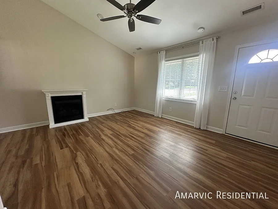1290 Pyrtle Dr — Photo 3