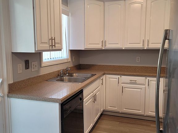 5th image of 4406 Delta St