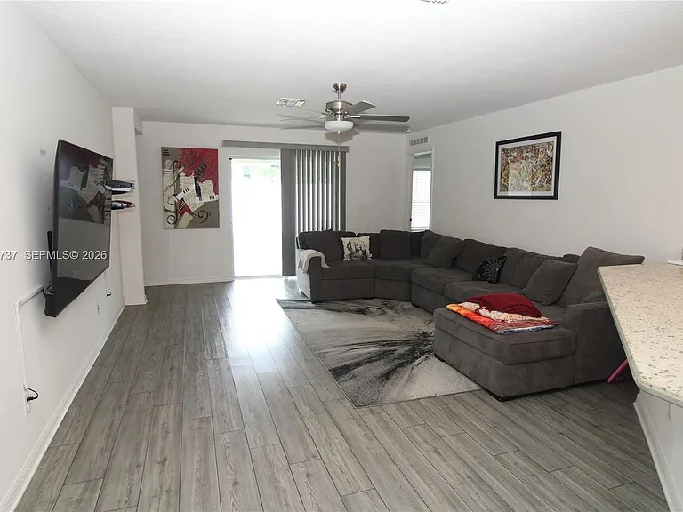 5424 Fantasy Dr — Photo 4