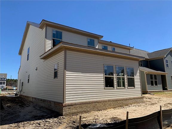 2nd image of 1405 Waltham Ln