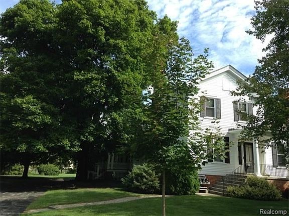 3rd image of 900 Brown St