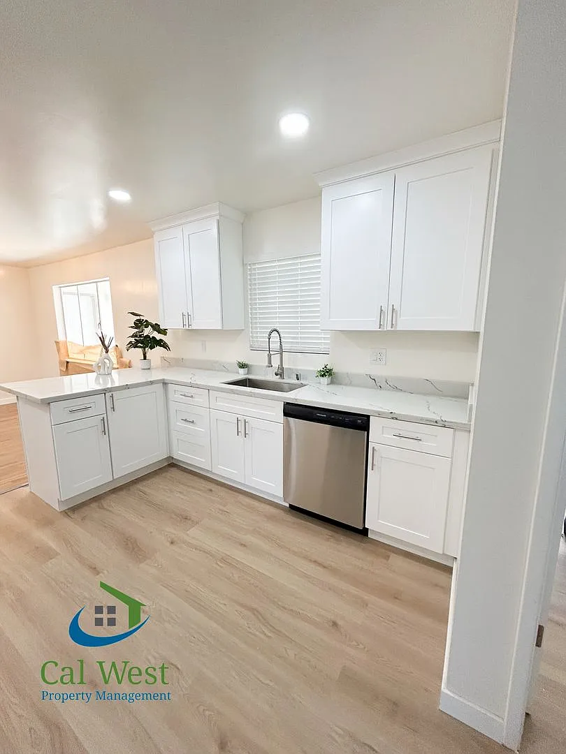 $5895 - Beautiful and Completely Remodeled 3 Br / 2.5 Ba Willow Glen Beauty — Photo 4