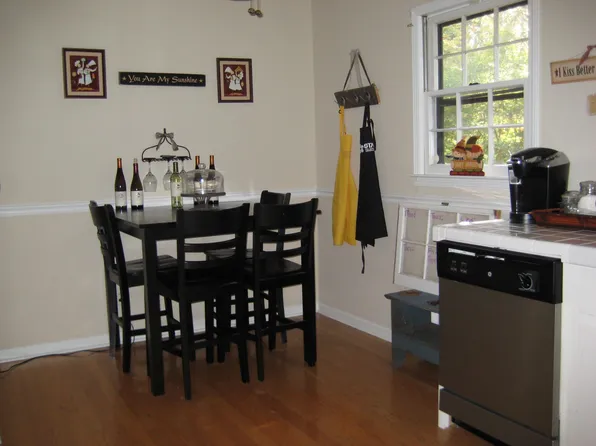 406 Creek Valley Dr, Woodstock, GA 30188