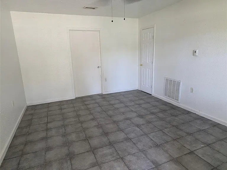 9129 Oak Knoll Ln — Photo 2